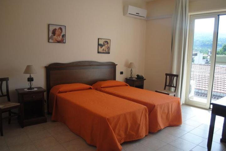 Fiumefreddo Hotel Fiumefreddo di Sicilia Zimmer foto